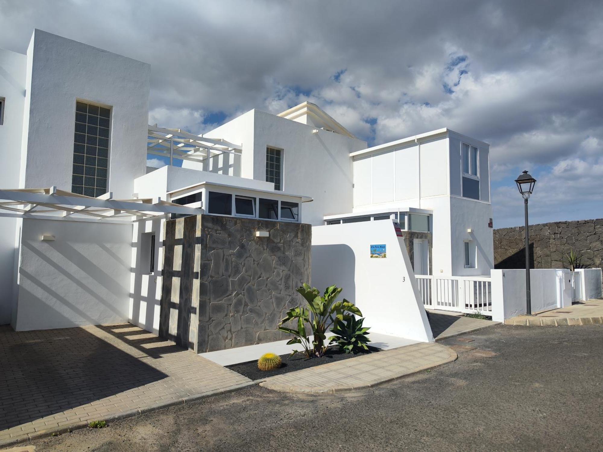 Perla Blanca En Playa Blanca (Lanzarote)